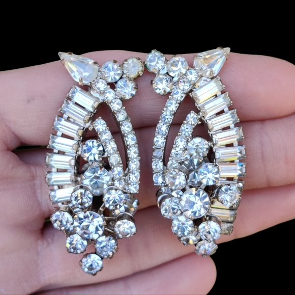 Vintage Jewelry - Vintage Delizza & Elster (D&E) Juliana climber earrings